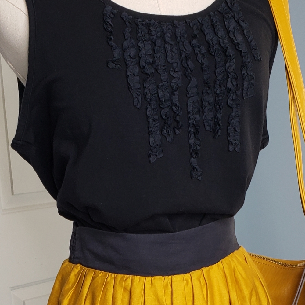 By Chicos ruffle bib scoop neck tank EUC M ♡